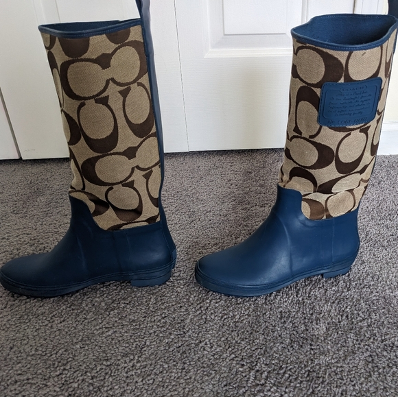 Coach Rain boots for Women. Size 6. Color Blue, Brown and Tan. - Picture 3 of 5